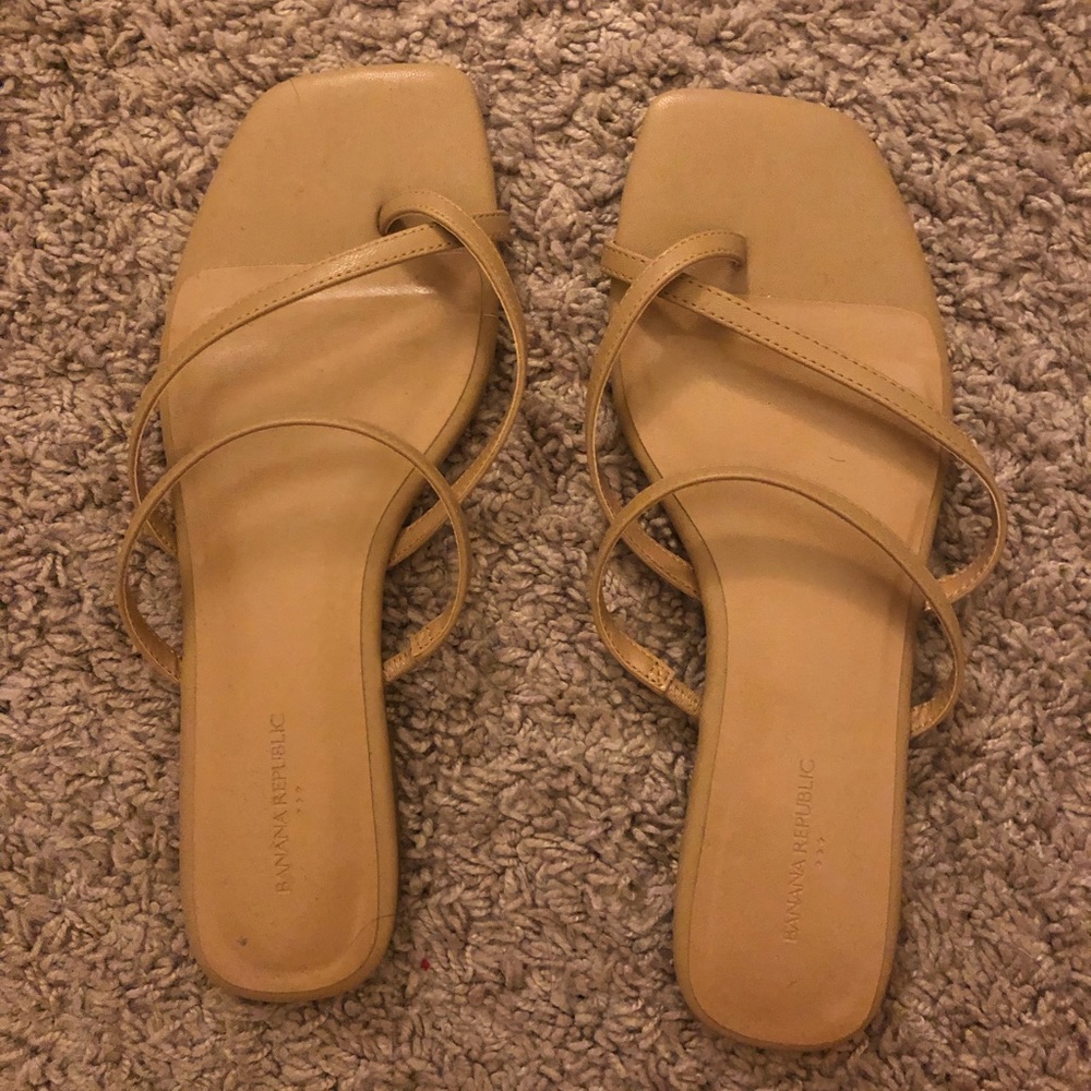Banana republic sandals in nude